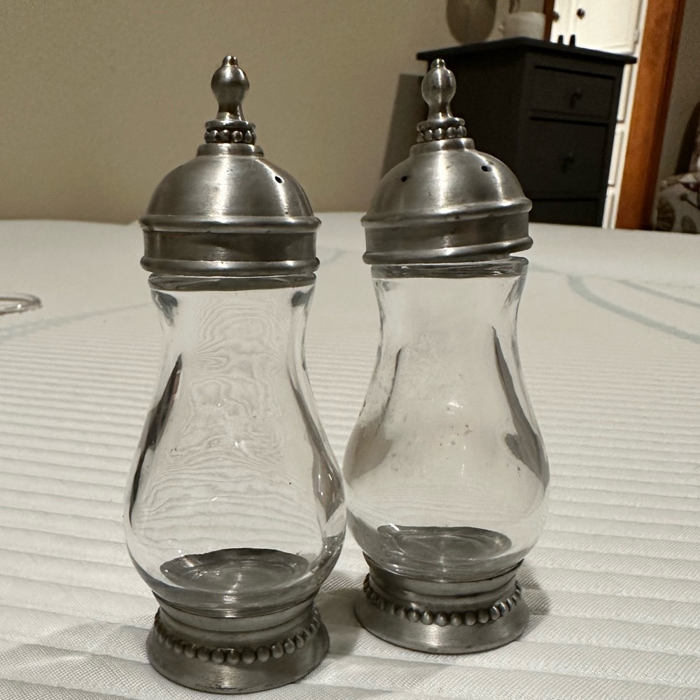 Southern Living at Home Astoria Collection Glass Salt Pepper Shakers